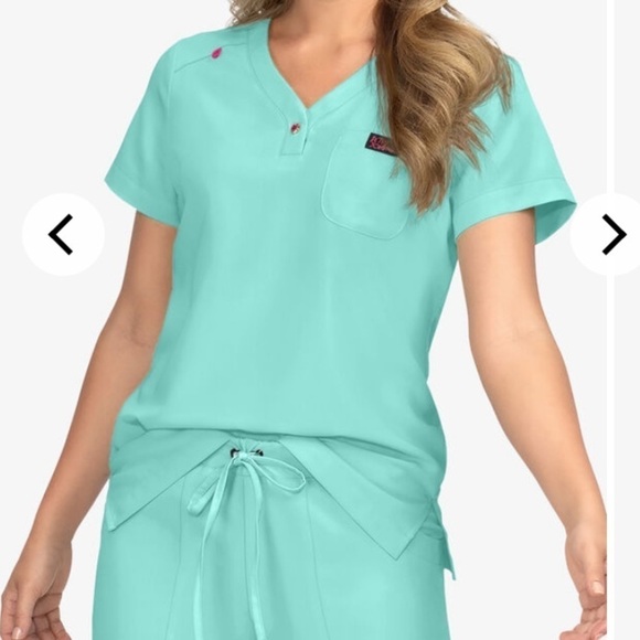 Betsey Johnson Rosemary 1-Pocket STRETCH Y-Neck Scrub Top Fresh Mint Teal - Picture 1 of 8